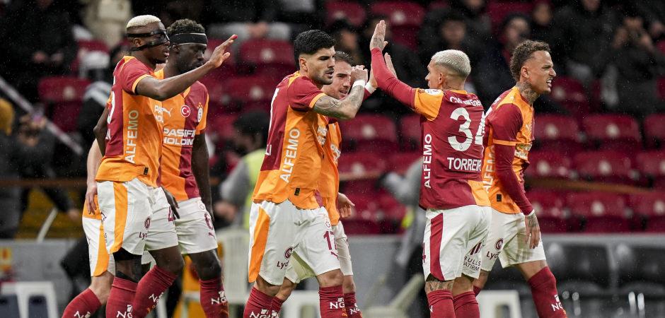 Aslan zirveyi bırakmıyor! Evinde rahat kazandı