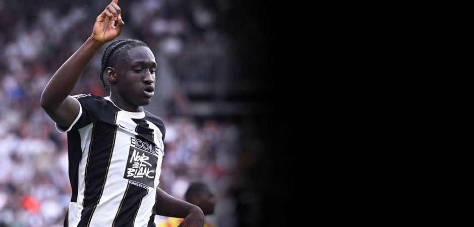 Fenerbah&ccedil;e 19 yaşındaki forveti T&uuml;rkiye'ye getirecek: Anlaşma sağlandı