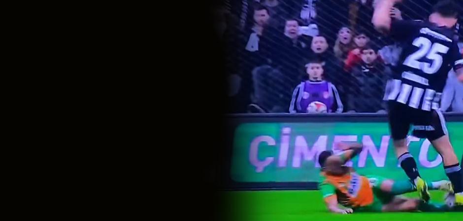 Beşiktaş-Alanyaspor ma&ccedil;ına damga vuran pozisyon! Penaltı verilmedi