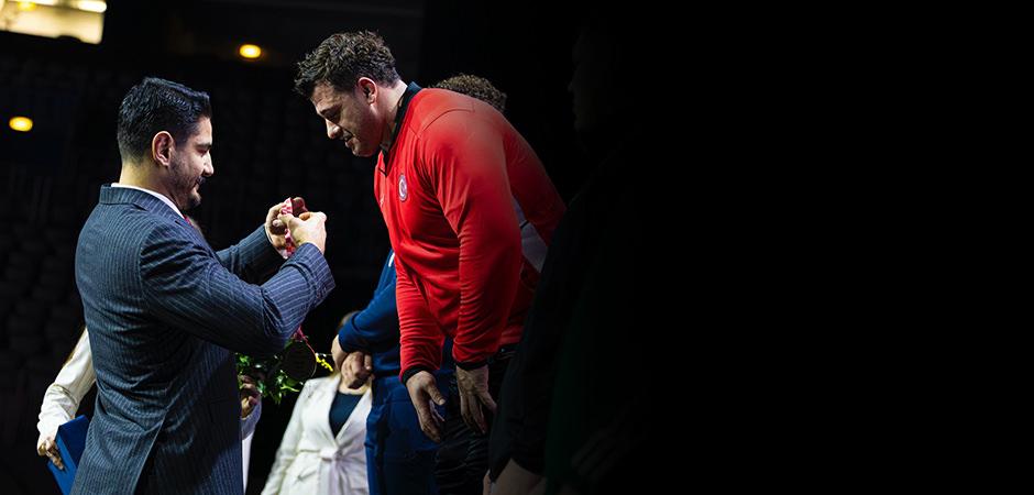 'Doping' iftirası atılan Rıza Kayaalp cevabı minderde verdi: Altın madalya kazandı