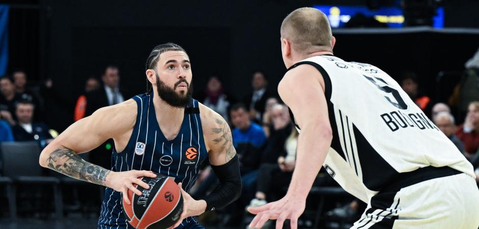 Anadolu Efes, İtalyan takımını farka boğdu