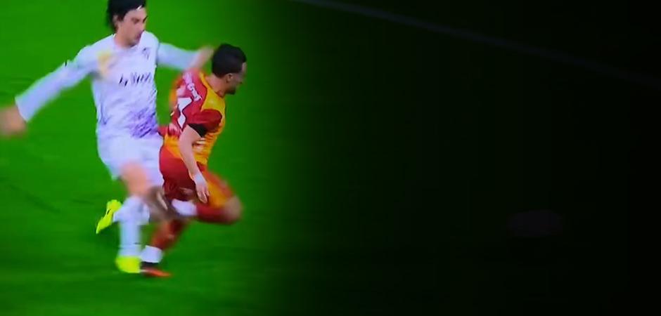 Rams Park'ta kırmızı kart &ccedil;ıktı! Ey&uuml;pspor 10 kişi kaldı