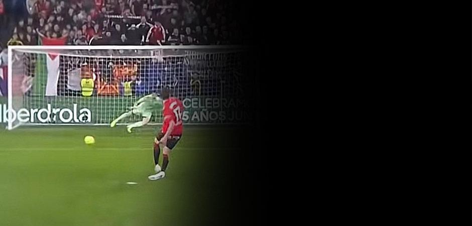 Eski bir İsrail askeriyle evli olan kaleci Filistin bayrağı &ouml;n&uuml;nde avlandı