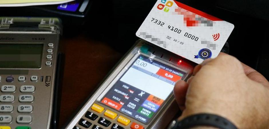 Yemek kartında y&uuml;zde 40 krizi: Kendi paramızla rezil oluyoruz