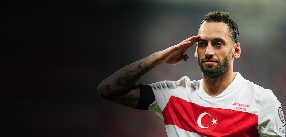 İtalya bunu konuşuyor! Galatasaray iddiası g&uuml;ndemi sarstı: Hakan &Ccedil;alhanoğlu geliyor mu?