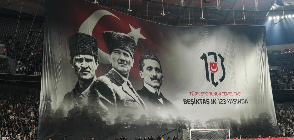 Beşiktaş'tan 123. yıla &ouml;zel pankart: Milli tarihimize bir vefa