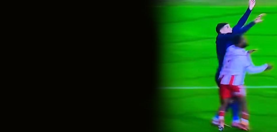 Tartışmalı pozisyona eski hakemler son noktayı koydu! 'Penaltı verilmeliydi'