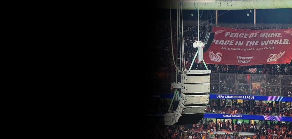 Galatasaray-Liverpool ma&ccedil;ına damga vurdu! İngilizlerden Atat&uuml;rk pankartı