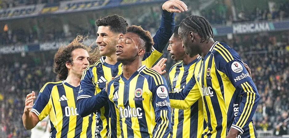 Kadık&ouml;y'de Nene şov! Fenerbah&ccedil;e'den d&ouml;rt d&ouml;rtl&uuml;k zafer