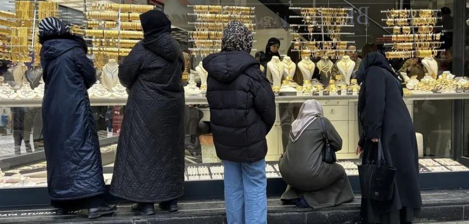 ABD-İran gerilimi altına talebi patlattı: Yastık altında 50 trilyonluk dev servet