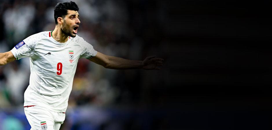 İsrailli futbolcuyla formaları değişti! İranlı d&uuml;nya yıldızına tepki yağdı