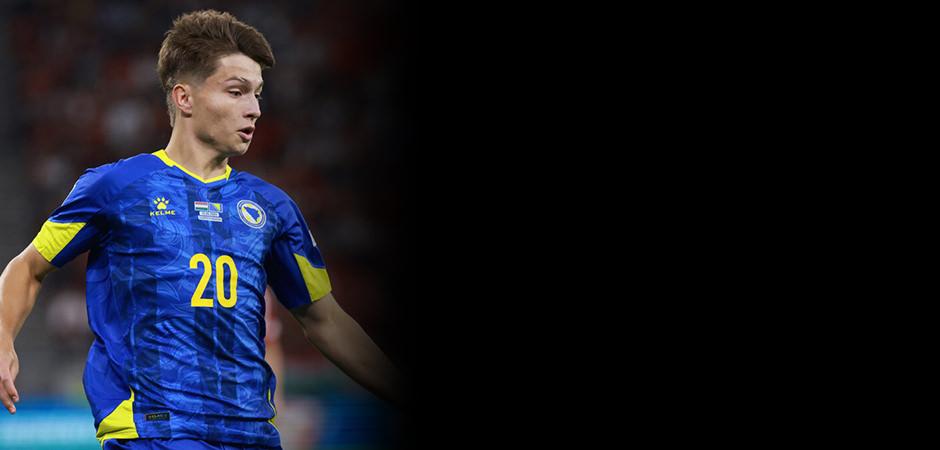 Amerika'da doğan Boşnak Esmir Bajraktarevic formasındaki soyadıyla d&uuml;nyaya mesaj veriyor!