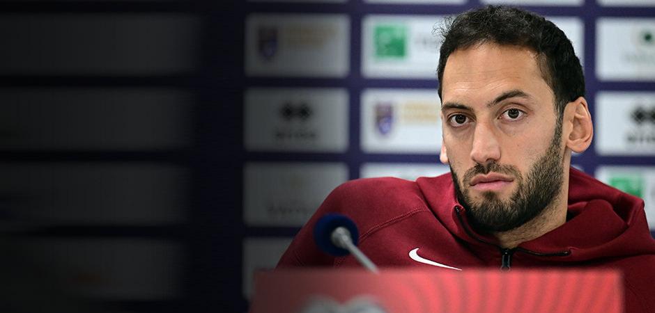 Hakan &Ccedil;alhanoğlu: Bizi koparmaya &ccedil;alışanlar var!