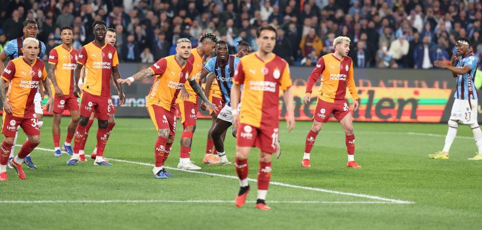Galatasaray, G&ouml;ztepe ma&ccedil;ının kamp kadrosunu a&ccedil;ıkladı