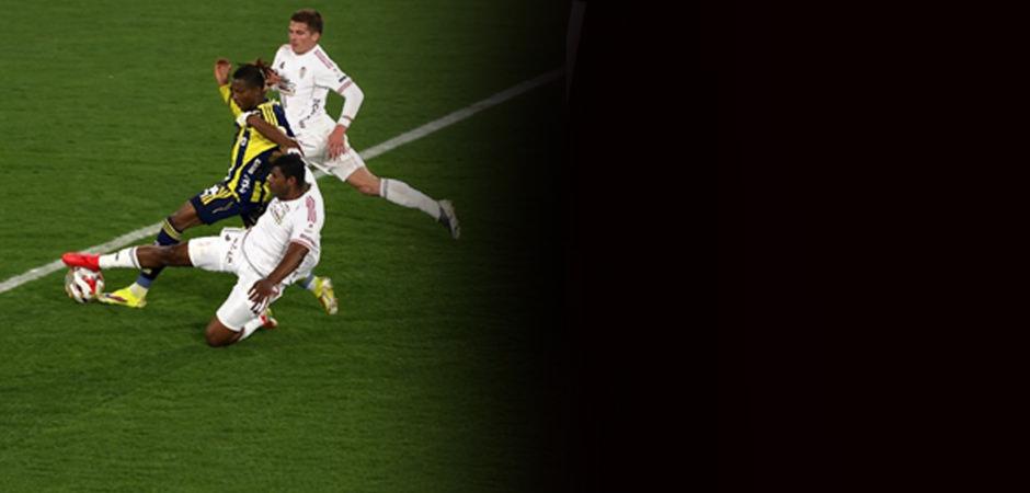 Fenerbah&ccedil;e-Beşiktaş ma&ccedil;ındaki penaltı i&ccedil;in IFAB ne diyor? MHK kararı doğru bulmuştu
