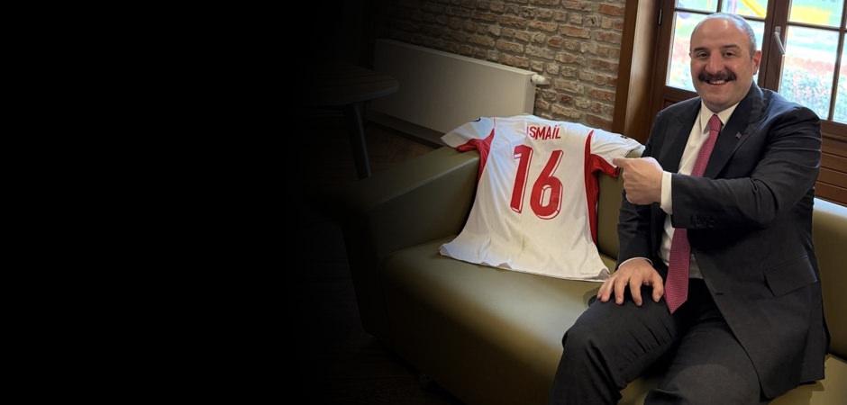 İsmail Y&uuml;ksek'ten Mustafa Varank'a anlamlı hediye! 