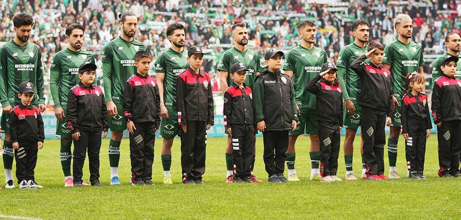 Dananın kuyruğu bug&uuml;n kopuyor! Efsane şampiyonluk ma&ccedil;ında