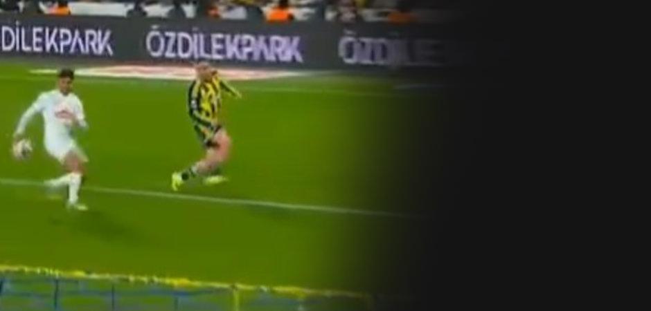 Kadık&ouml;y'de yoğun itiraz! Fenerbah&ccedil;e penaltı bekledi