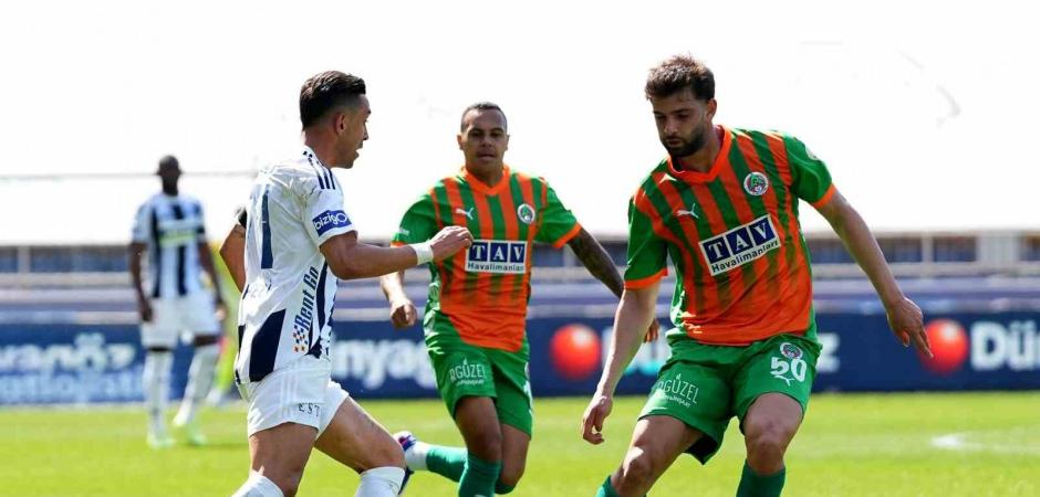 Yine bir Kasımpaşa ma&ccedil;ı! Yine s&uuml;per bir gol! İrfan Can Kahveci kaleciyi kornerden avladı