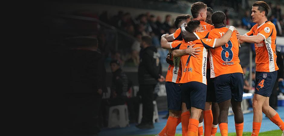 İstanbul derbisi nefesleri kesti! 4 gol 1 kırmızı kart