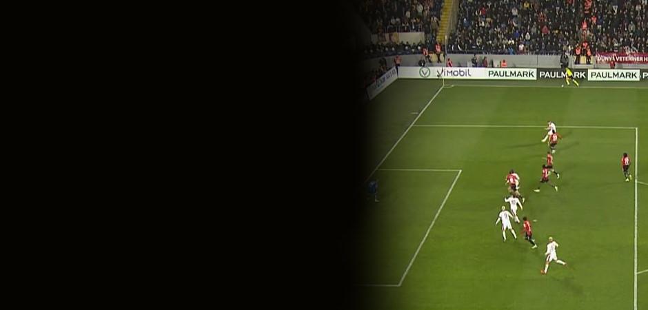 TFF tartışmalı pozisyonun VAR kayıtlarını a&ccedil;ıkladı! 'Coğrafi olarak ofsayt'