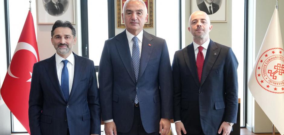 T&uuml;rkiye'nin k&uuml;resel erişimi i&ccedil;in kritik zirve: Bakanlık ve THY yeni d&ouml;nemi başlatıyor!