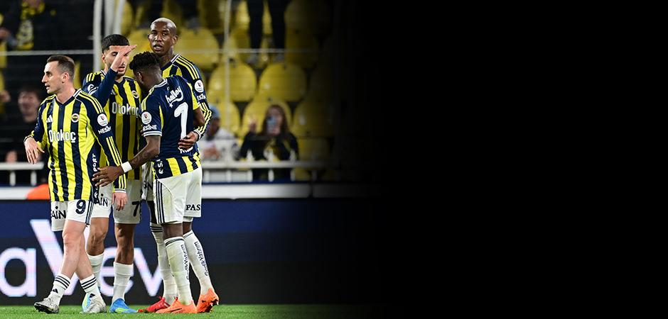 Anderson Talisca hat-trick yaptı! Fenerbah&ccedil;e Başakşehir'i devirdi