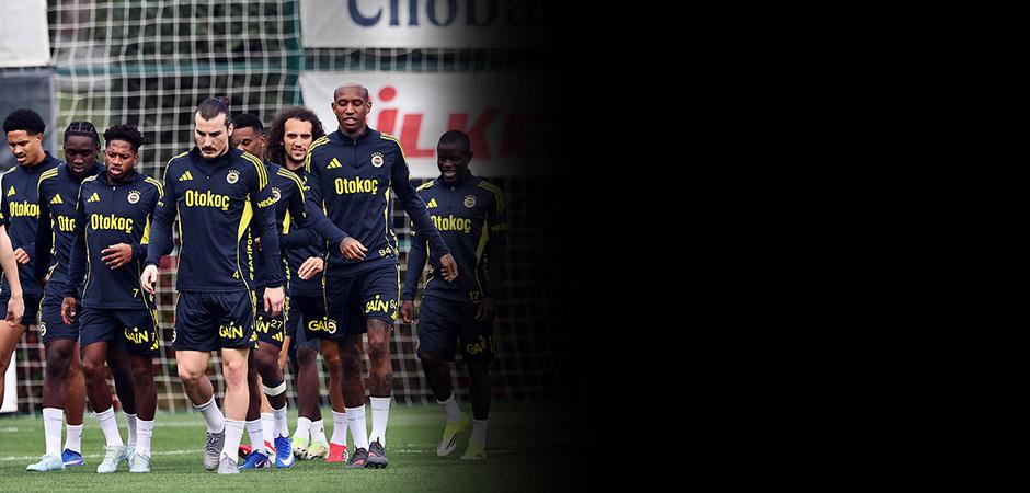 Fenerbah&ccedil;e'de futbolcular kazan kaldırdı! O ismi istemiyorlar
