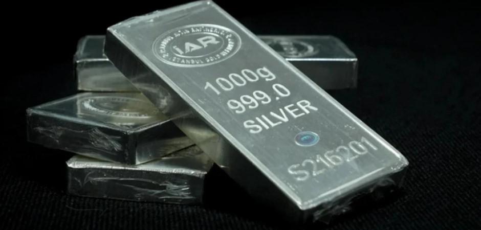 G&uuml;m&uuml;ş fiyatları merkez bankası kararları &ouml;ncesi d&uuml;ş&uuml;ş eğilimini hızlandırıyor