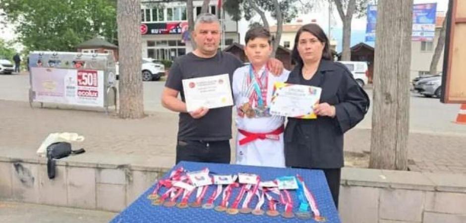 CHP'li başkanın &ouml;n&uuml;n&uuml; kestiği milli sporcu i&ccedil;in Bakan Bak devreye girdi