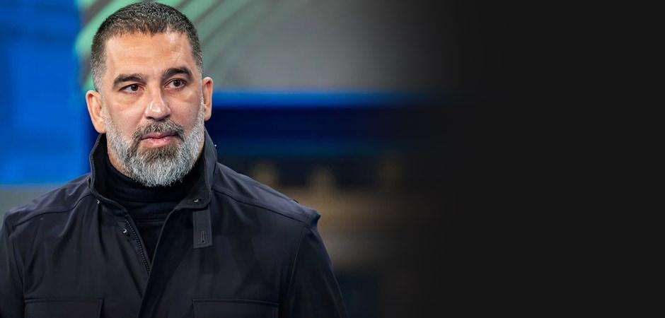 Rakibi ma&ccedil; &ouml;ncesi Arda Turan'ı &ouml;ve &ouml;ve bitiremedi! 