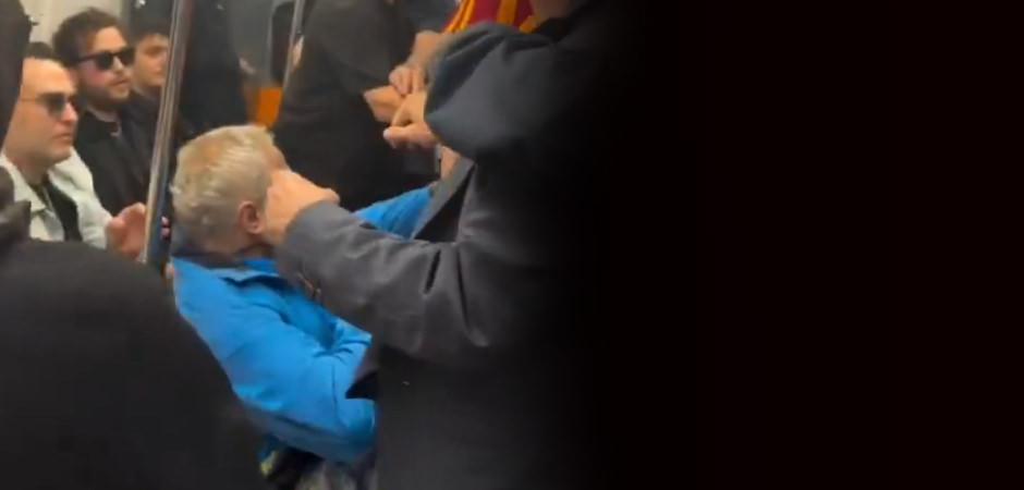 Şampiyonluk sonrası taraftarlar metroda yolcuyu d&ouml;vd&uuml;! Bir kadın oklavayla m&uuml;dahale etti