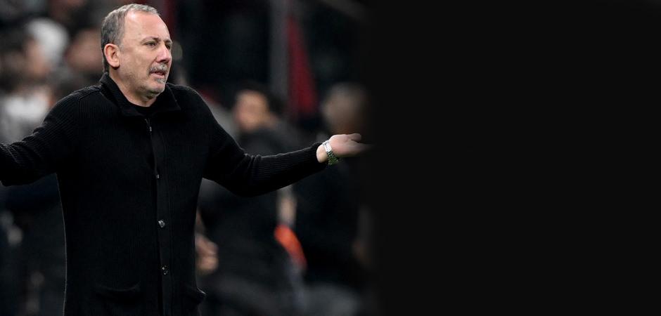 Son d&uuml;d&uuml;kle birlikte 'İstifa' sesleri! Taraftarlar Sergen Yal&ccedil;ın'a şişe fırlattı