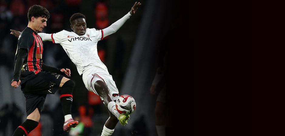 S&uuml;per Lig'in bitimine 2 hafta kaldı! 5 takım k&uuml;mede kalmak i&ccedil;in direniyor! 