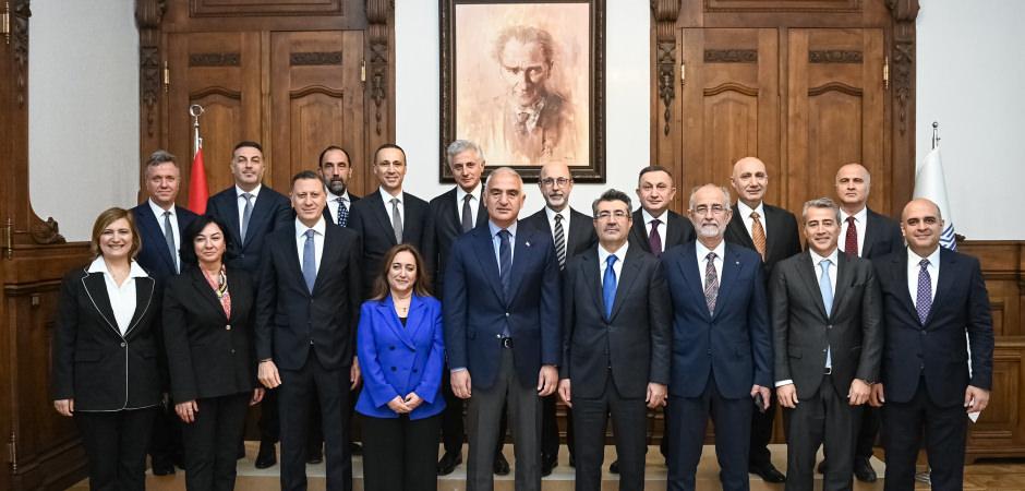 Bankacılık ve Turizm sekt&ouml;r&uuml;nde kritik zirve: Yol haritaları konuşuldu!