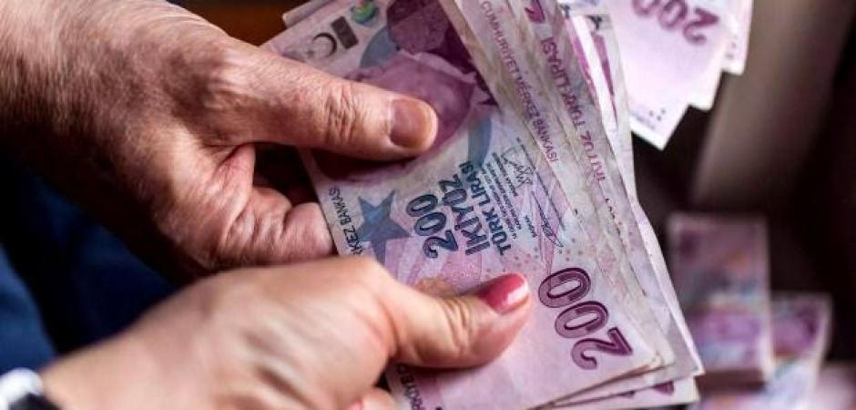 Emeklilerin ikramiye ve aylık &ouml;demeleri hesaplara aktarılıyor