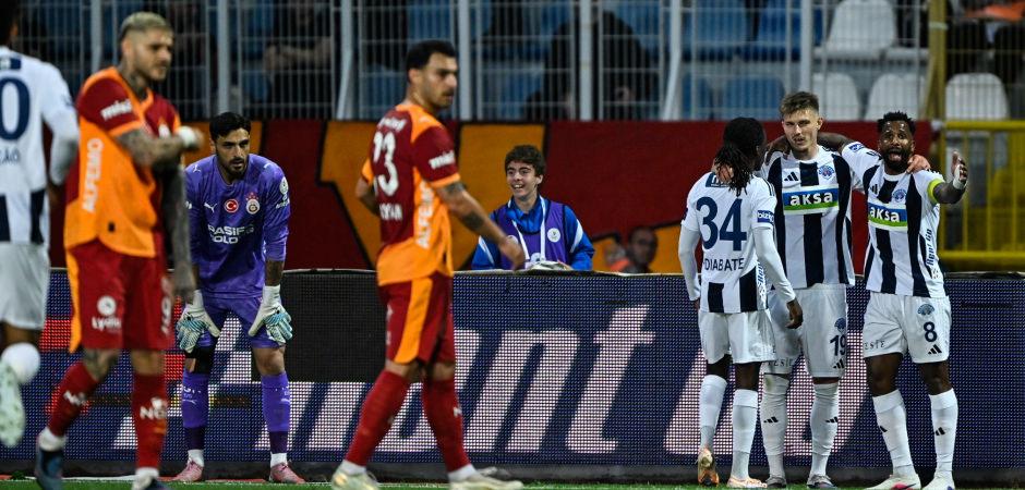 Kasımpaşa&rsquo;dan şampiyona son hafta darbesi