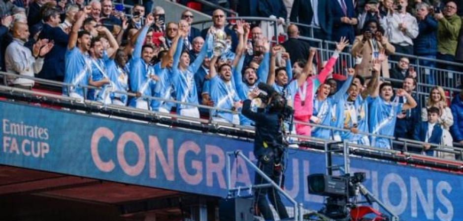 Kupa Manchester City'nin! Guardiola'dan 10 yılda 20 kupa