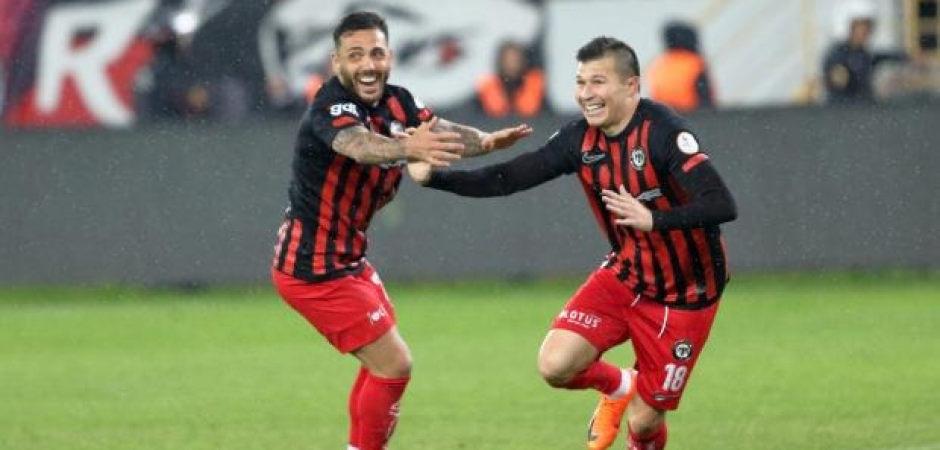 Nefes kesen ma&ccedil; uzatmalarda bitti! 1. Lig'de finalin adı belli oldu
