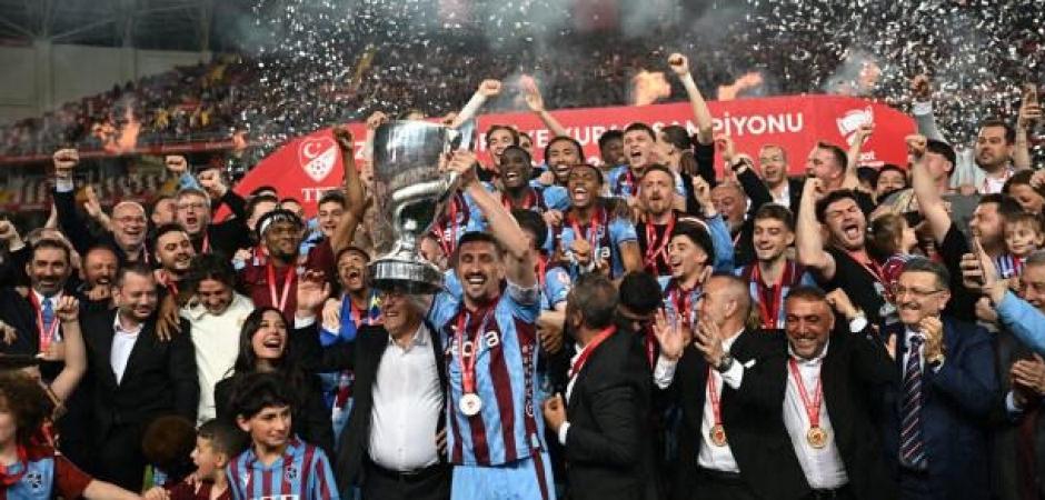 Antalya'da Fırtına esti! T&uuml;rkiye Kupası'nda zafer Trabzonspor'un