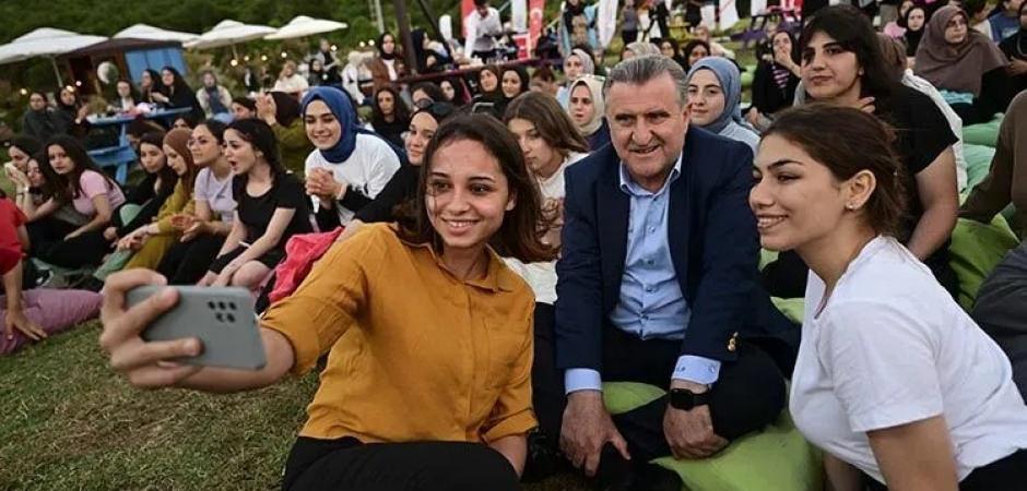 Bakan Bak duyurdu: 2026 GSB Yaz Gen&ccedil;lik Kampları başvuruları başladı
