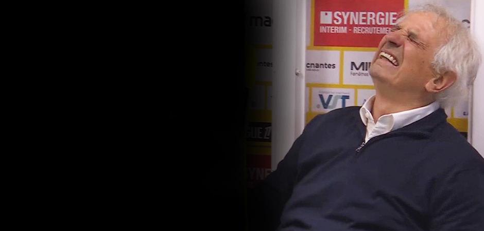 Fransa'da olaylı ma&ccedil;! Nantes k&uuml;me d&uuml;şt&uuml;, Trabzonspor'un eski hocası taraftarla kavga etti