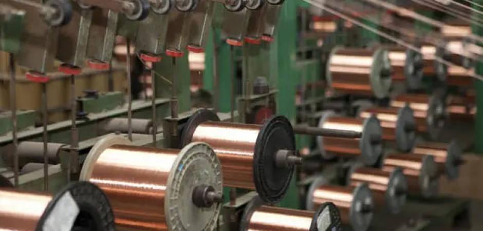 K&uuml;resel piyasalarda bakır krizi b&uuml;y&uuml;yor, fiyatlar 14 bin doları aştı
