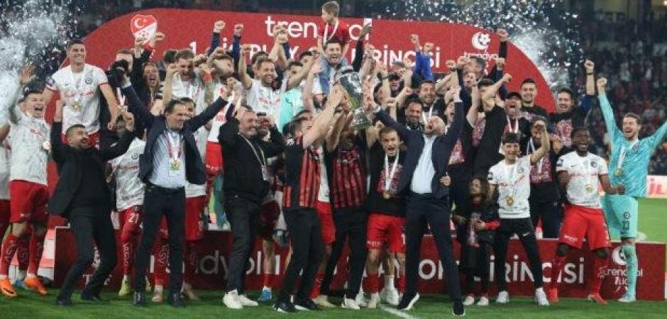 S&uuml;per Lig'e y&uuml;kselen son takım &Ccedil;orum FK oldu!