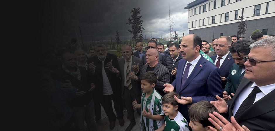 T&uuml;m şehir kenetlendi! Tarihi ma&ccedil;a takımı dualarla uğurladılar