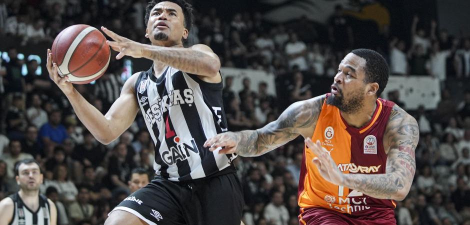 Nefes kesen pota derbisinde kazanan Beşiktaş! Yarı finale y&uuml;kseldi