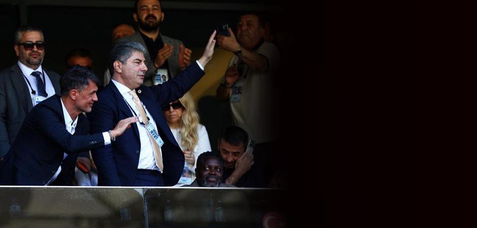 Se&ccedil;im &ouml;ncesi kılı&ccedil;lar &ccedil;ekildi! Hakan Safi ve Aziz Yıldırım'ın son s&ouml;zleri