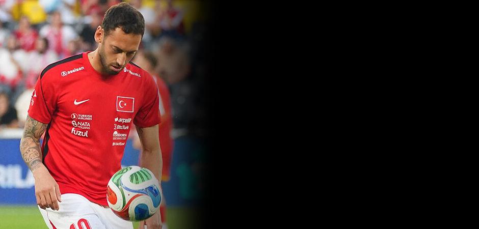 Milli ma&ccedil; sonrası Hakan &Ccedil;alhanoğlu'na Fenerbah&ccedil;e sorusu! 