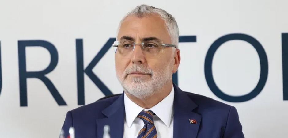 Bakan Işıkhan duyurdu: Gurbet&ccedil;iler i&ccedil;in yeni kanuni d&uuml;zenleme yolda!