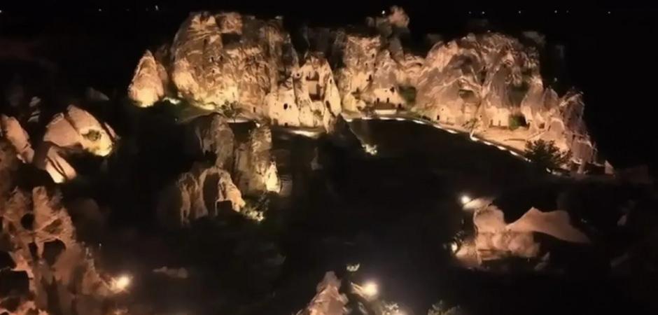 Kapadokya&rsquo;da gece mesaisi: Tarih g&uuml;n batımından sonra da ışıldayacak!